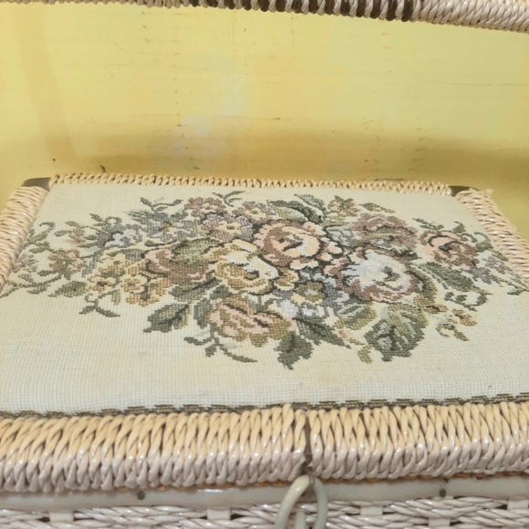 Vintage Acrylic Weave with Tapestry Sewing Basket. - Picture 3 of 8